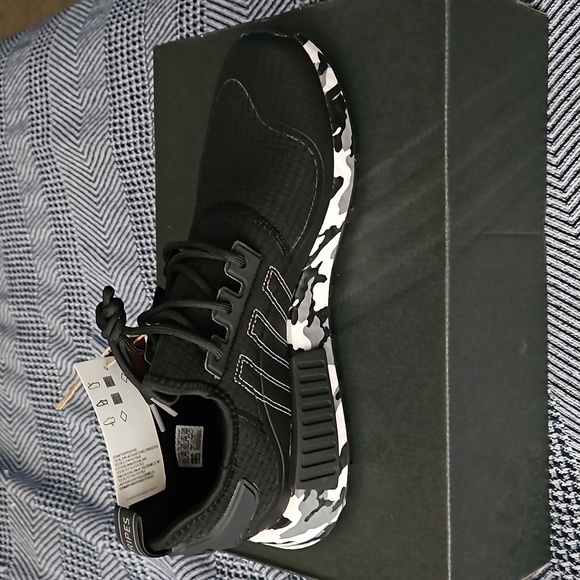 Adidas NMD R1 Camo Sneakers.BRAND NEW IN BOX. NEVER WORN or TRIED ON!!!!! - Picture 3 of 7